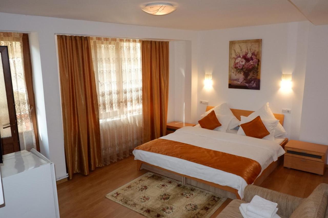 Pension Cuibul Viselor Băile Herculane Exterior photo