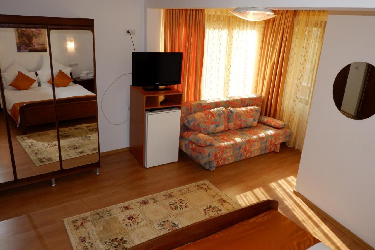 Pension Cuibul Viselor Băile Herculane Exterior photo