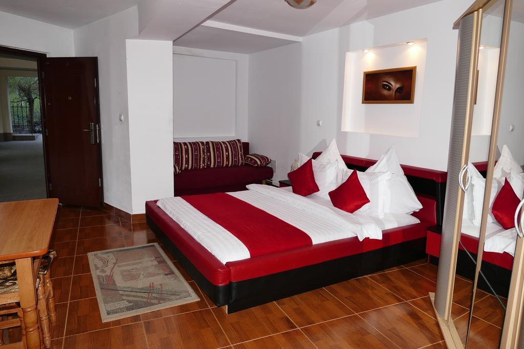 Pension Cuibul Viselor Băile Herculane Exterior photo