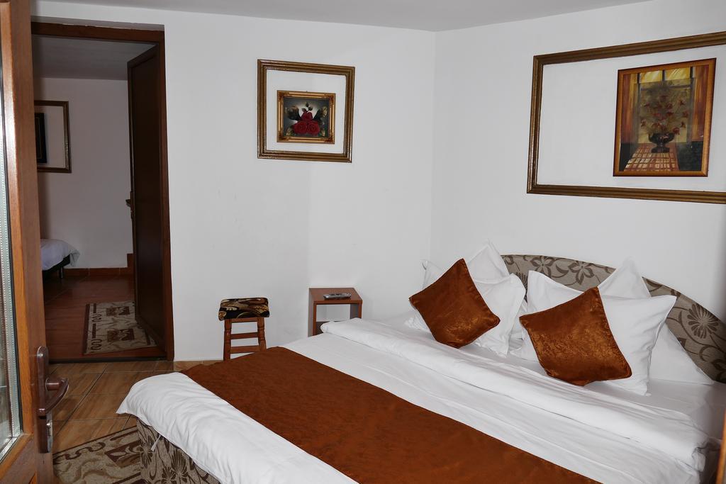 Pension Cuibul Viselor Băile Herculane Exterior photo