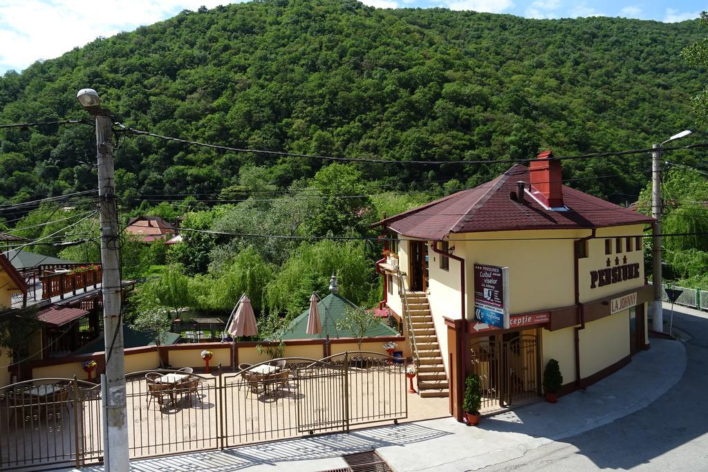 Pension Cuibul Viselor Băile Herculane Exterior photo