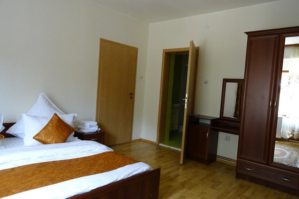 Pension Cuibul Viselor Băile Herculane Exterior photo