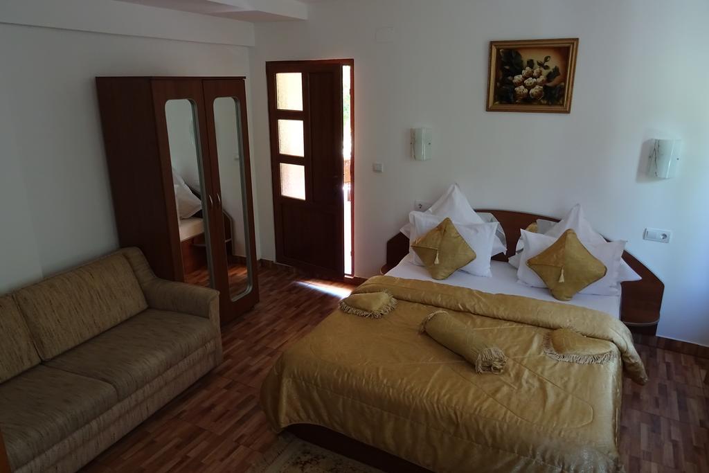 Pension Cuibul Viselor Băile Herculane Exterior photo