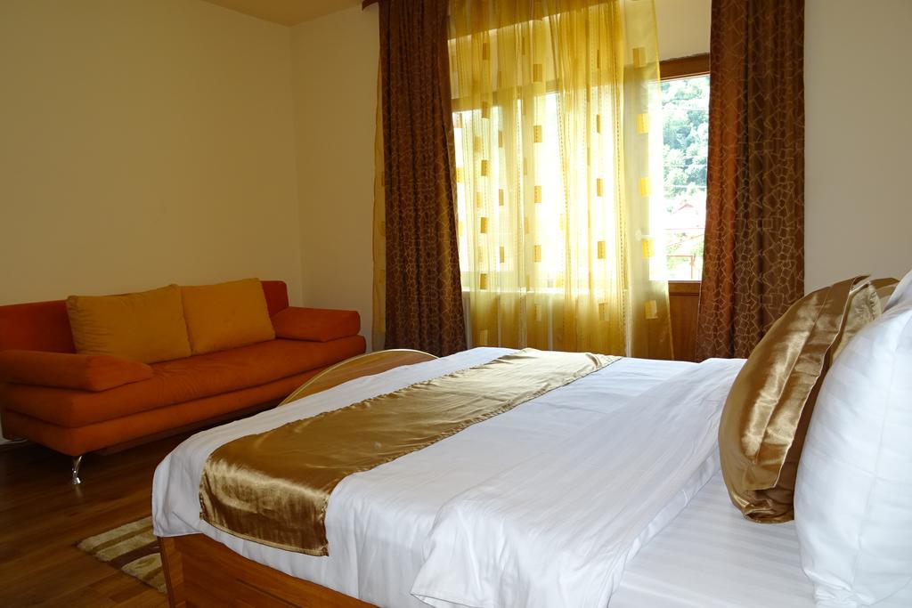Pension Cuibul Viselor Băile Herculane Exterior photo
