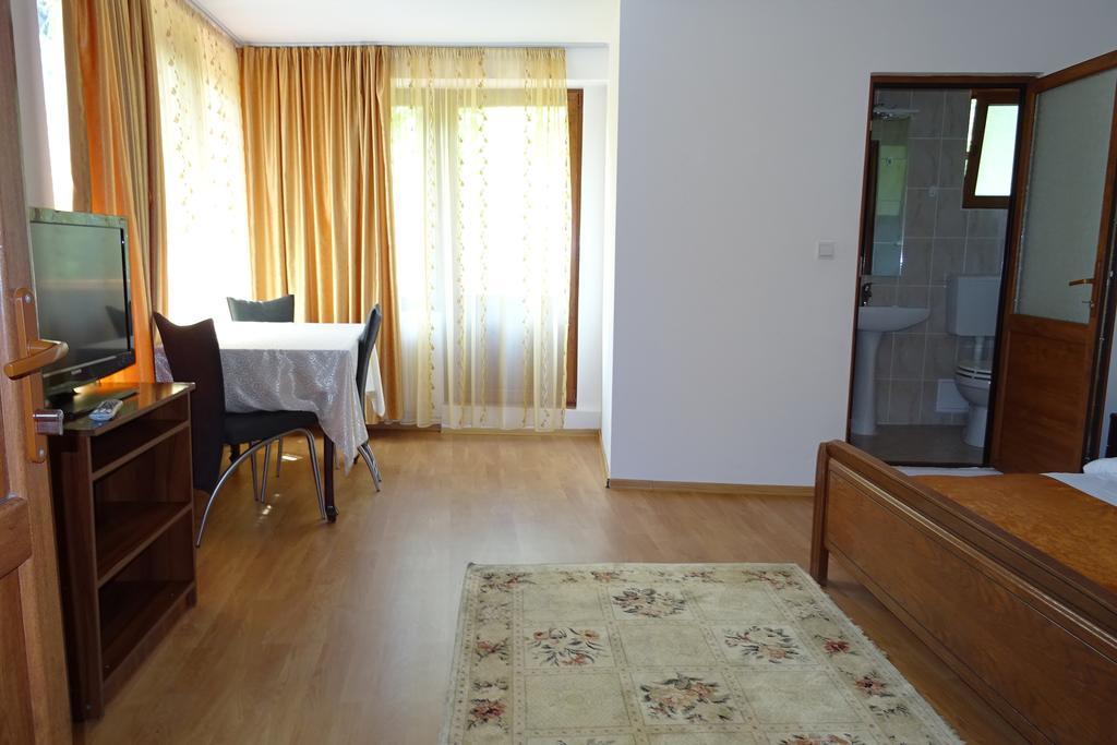 Pension Cuibul Viselor Băile Herculane Exterior photo