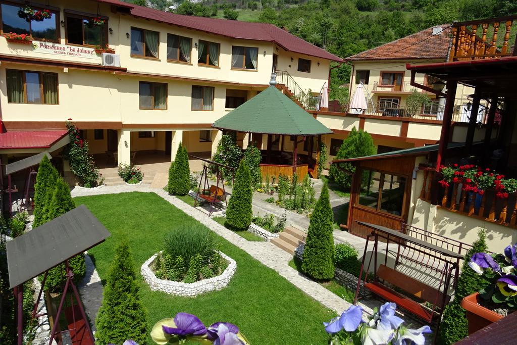 Pension Cuibul Viselor Băile Herculane Exterior photo