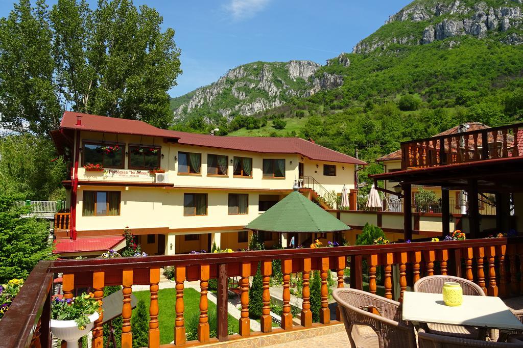 Pension Cuibul Viselor Băile Herculane Exterior photo