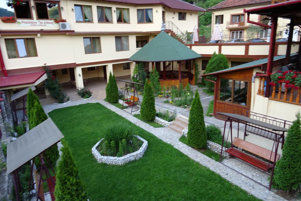 Pension Cuibul Viselor Băile Herculane Exterior photo