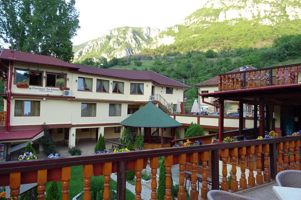 Pension Cuibul Viselor Băile Herculane Exterior photo