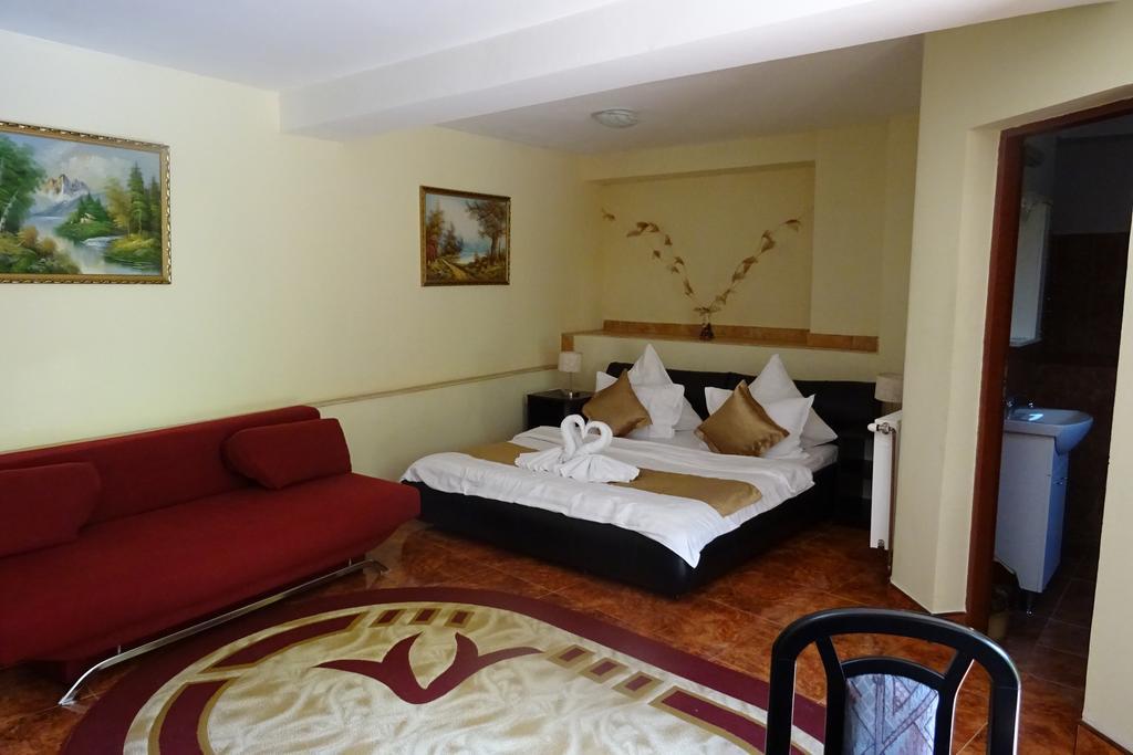 Pension Cuibul Viselor Băile Herculane Exterior photo
