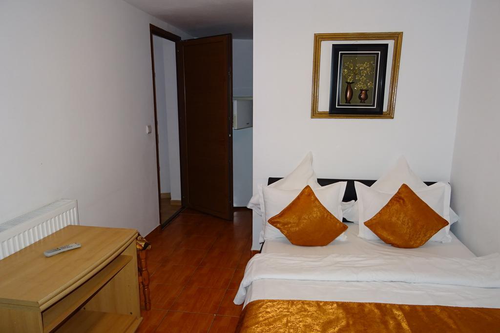Pension Cuibul Viselor Băile Herculane Exterior photo