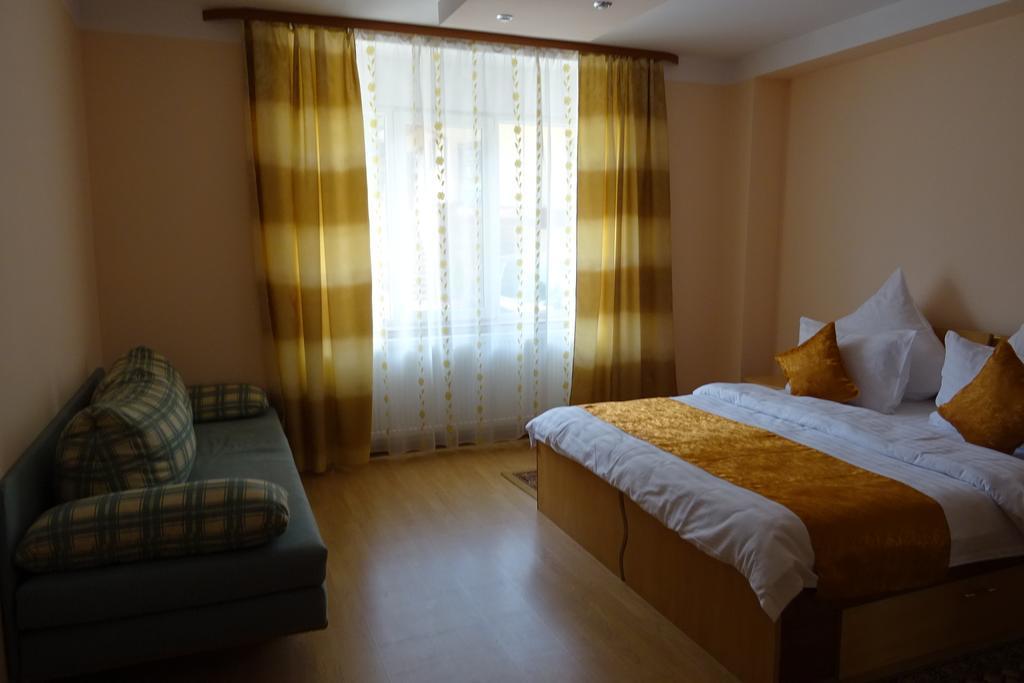 Pension Cuibul Viselor Băile Herculane Exterior photo