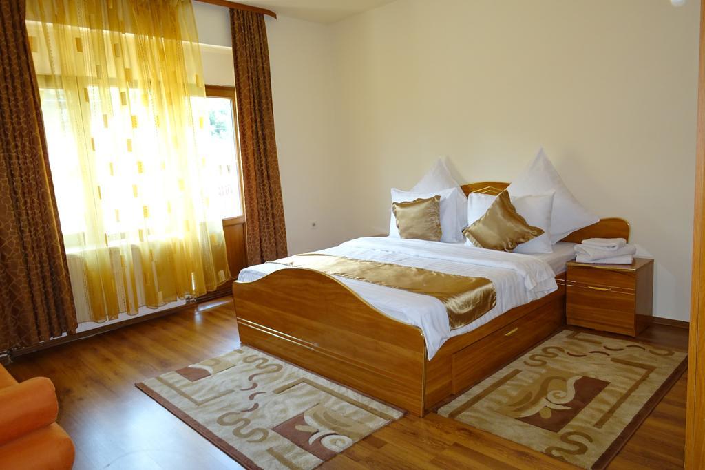 Pension Cuibul Viselor Băile Herculane Exterior photo