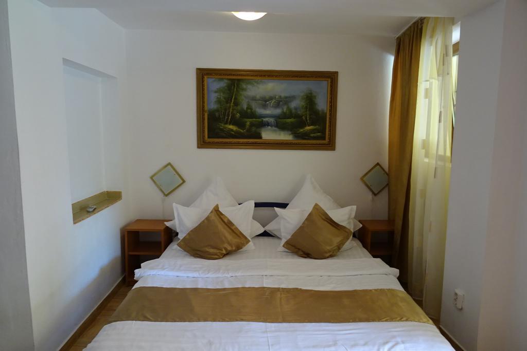Pension Cuibul Viselor Băile Herculane Exterior photo
